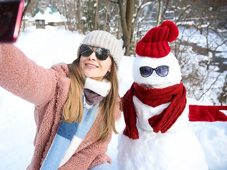 Слънчеви очила през зимата – защо трябва да ги носим?